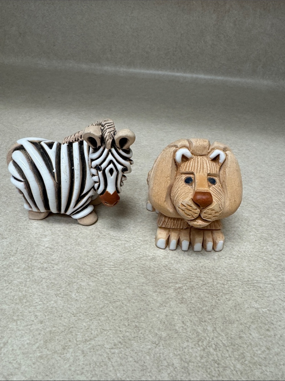 Vintage Artesian Rinconada lion. Signed.